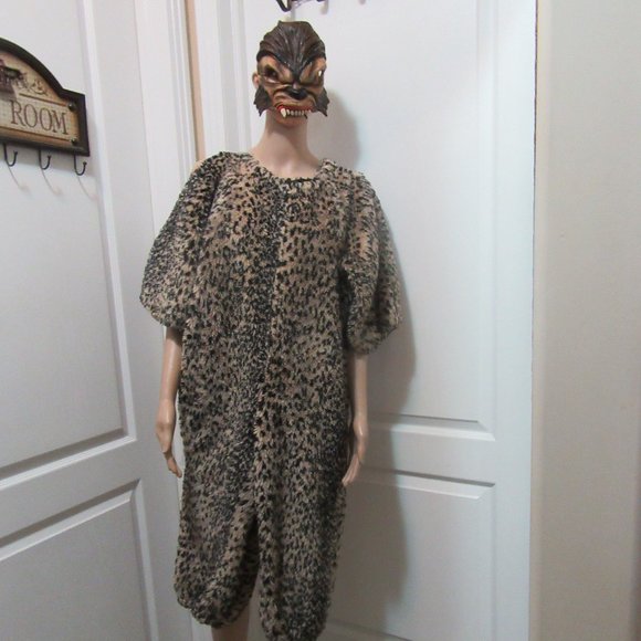 Kids size Medium - Large Please view measurements - Picture 3 of 10